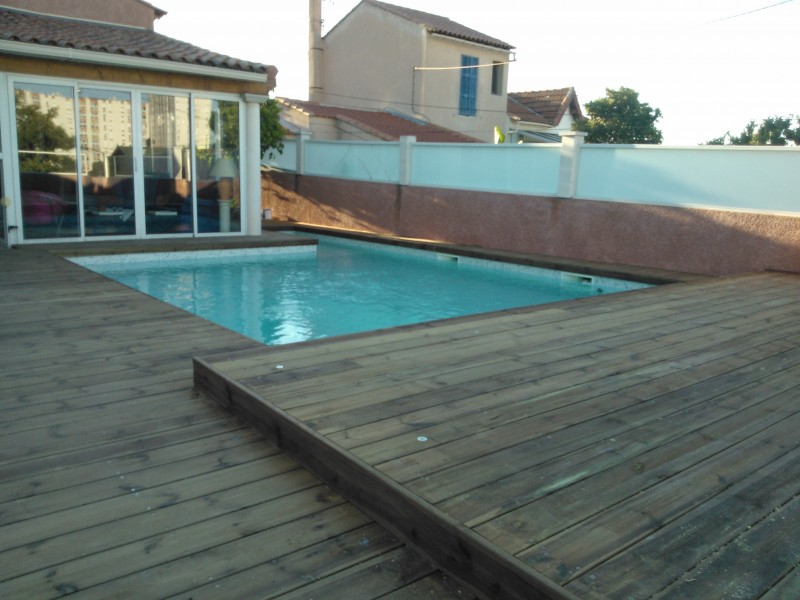 Tour de piscine en Pin des Landes traité classe 4 à Marseille
