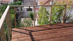 Création d'une terrasse suspendue en bois à Marseille