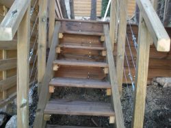 Escalier bois pour terrasse suspendue 