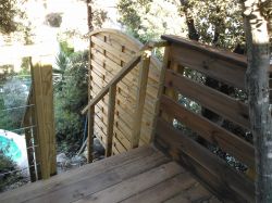 Escalier bois pour terrasse suspendue 