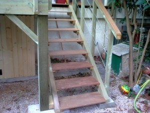 Escalier bois pourterrasse suspendue 