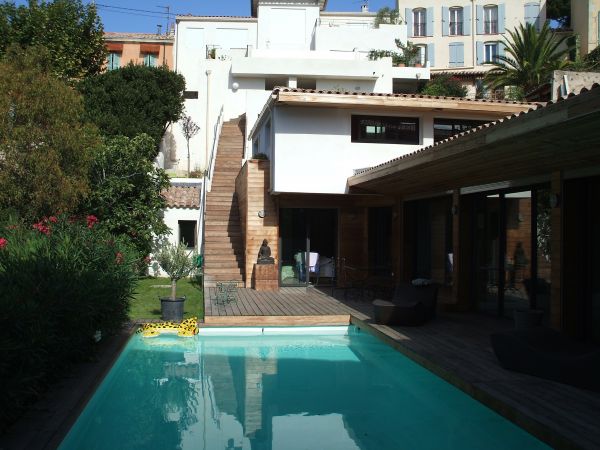 Réalisation de plage de piscine en bois d'Ipé à Marseille 13002