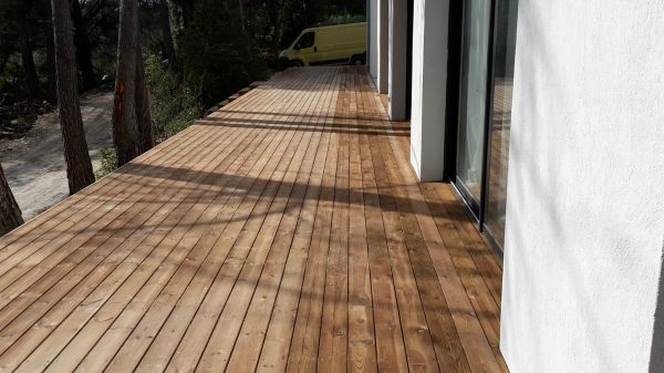 construction d'une terrasse en bois de pin traite classe 4