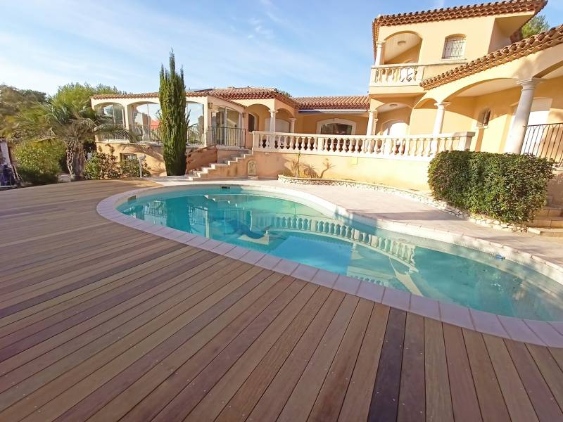 Plage de piscine en bois d'Itauba