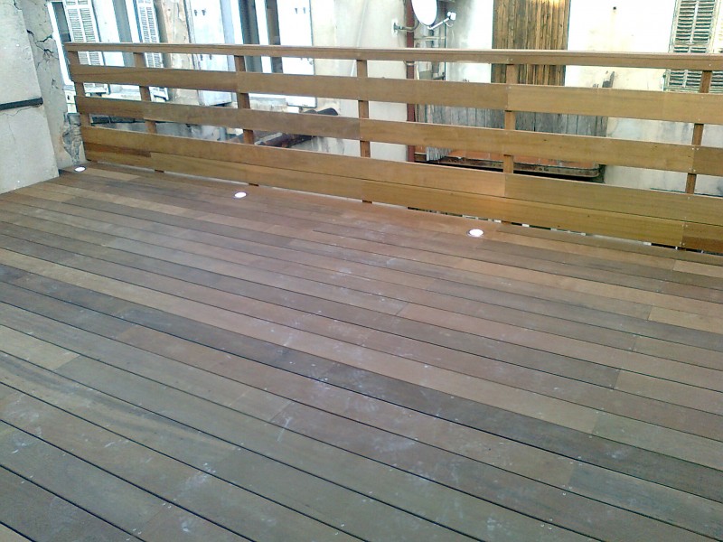 Terrasse en bois d' Itauba sur toiture existante