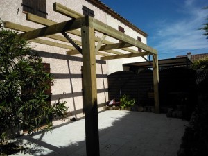 Solide Pergola en pin  des landes classe 4